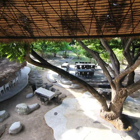 Naidee Sculptured Huts Hotel